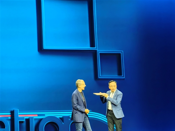 Intel AI软硬秀肌肉：酷睿Ultra发布时间官宣！明年更有288核心
