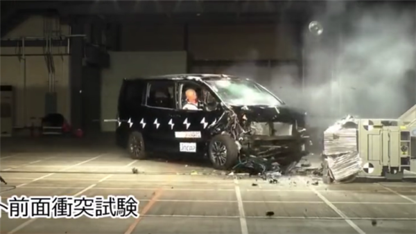 天生就是纸壳子的MPV 怎么被造成公路坦克了？