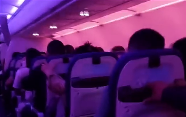 海拉尔飞沈阳航班大幅颠簸乘客尖叫哭泣 吉祥航空回应：受天气影响