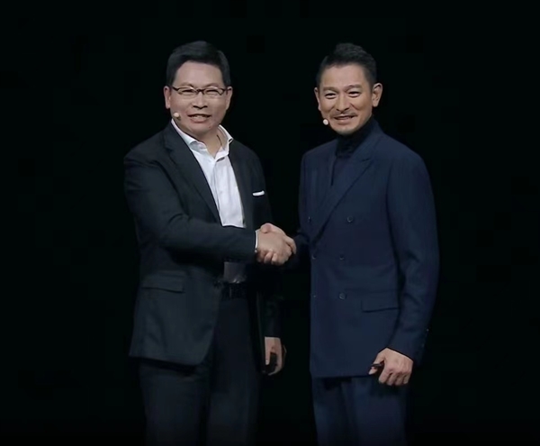 代言12999元Mate60 RS版！刘德华现身发布会 直呼华为敢于非凡：余承东握手显紧张