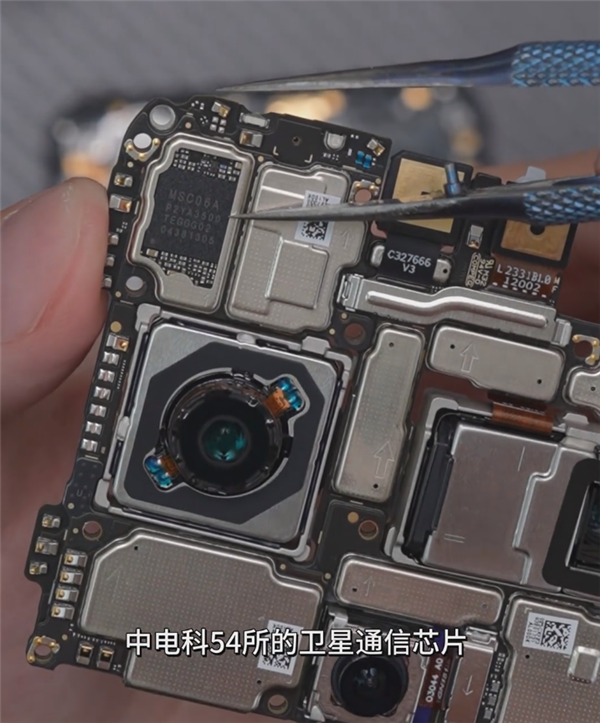 华为Mate 60 Pro+首拆！与便宜2500元的Pro版有2点不同
