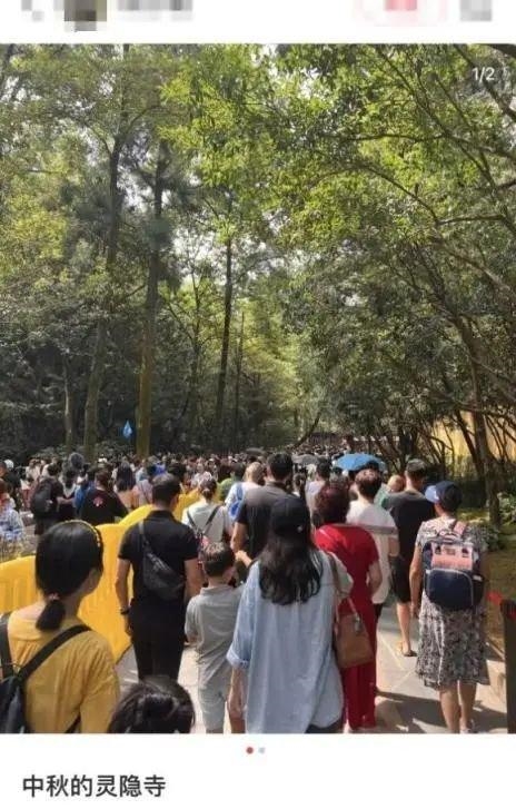 假期长城人山人海：网友感叹3分钟走2步