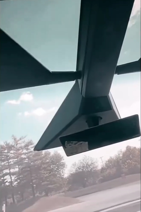 外观灵感来自《古墓丽影》劳拉的胸：特斯拉Cybertruck电动皮卡内饰曝光