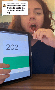 用筷子蘸着喝完一杯水要多久？小哥实测舌头都要麻了！