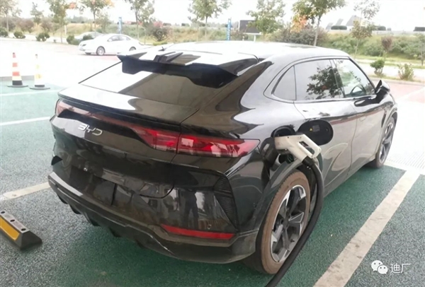 全新猎跑纯电SUV 比亚迪宋L实车再曝光：双色内饰挺豪华！