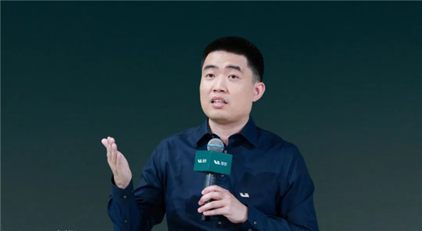 问界新M7爆单后 理想开了个会