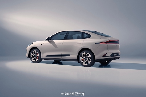 800V平台打造！极速可达305km/h！智己LS6正式上市：21.49万元起