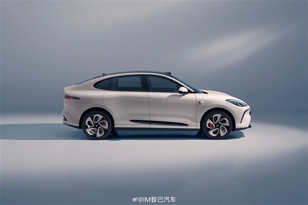 800V平台打造！极速可达305km/h！智己LS6正式上市：21.49万元起