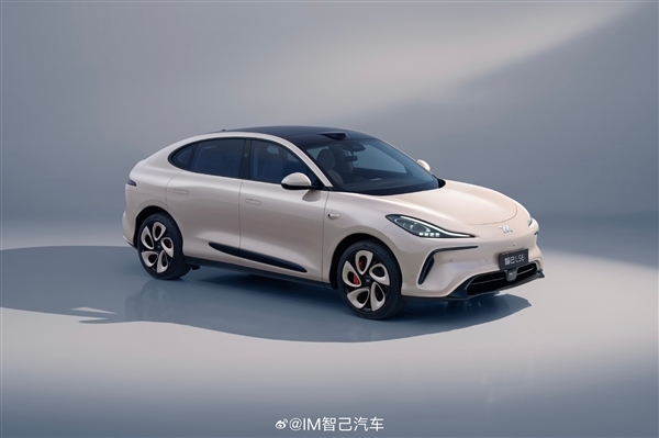 800V平台打造！极速可达305km/h！智己LS6正式上市：21.49万元起