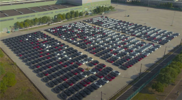 国产扛起半边天！千辆特斯拉新Model 3现身港口：预计出口欧洲市场