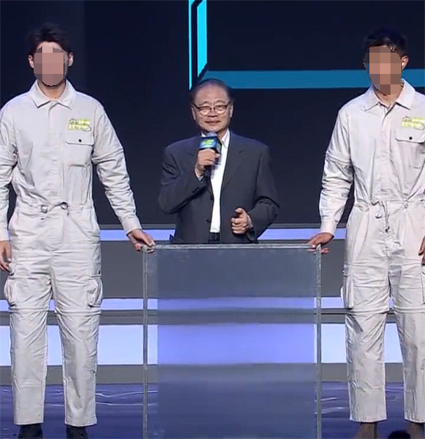 中国科学院院士演示隐身术：不是魔法胜似魔法
