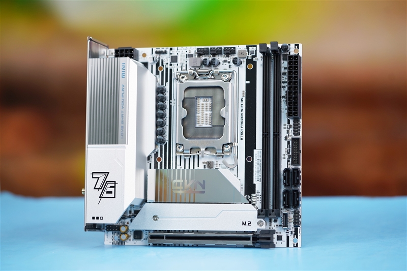 七彩虹CVN B760I FROZEN WIFI D5登陆舰评测：狠能打的高颜值小钢炮 14代酷睿i7满血发挥