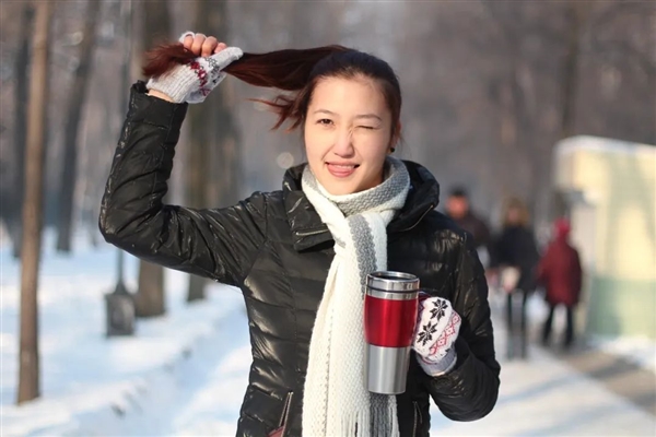 洗完头后 自然风干好 还是吹干好 大部分人都做错了