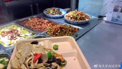 月薪2万实现不了工作餐自由：午饭一顿30属实肉疼