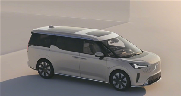 售81.8万 沃尔沃首款纯电MPV EM90上市 极氪销售：可以找我买009了吗