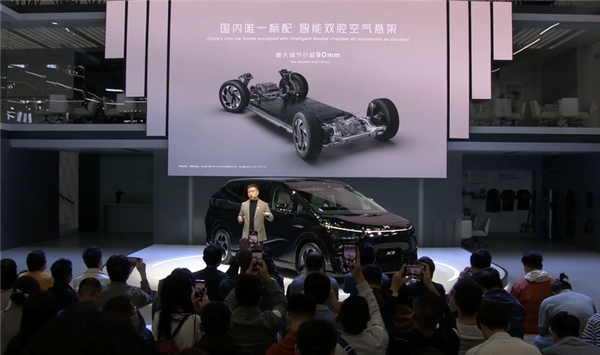 38.8万起 小鹏X9开售：全球唯一标准后轮转向、空悬MPV