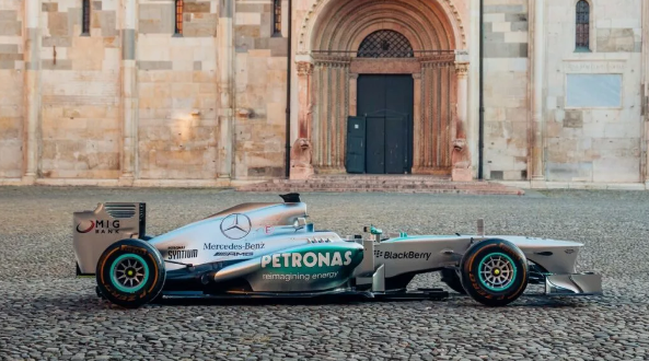 全球最贵的现代赛车：奔驰2013年F1拍出1.35亿天价