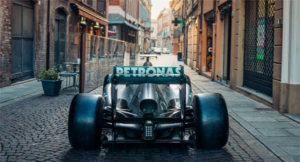 全球最贵的现代赛车：奔驰2013年F1拍出1.35亿天价