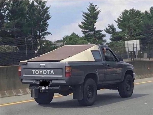 Cybertruck携911赢911