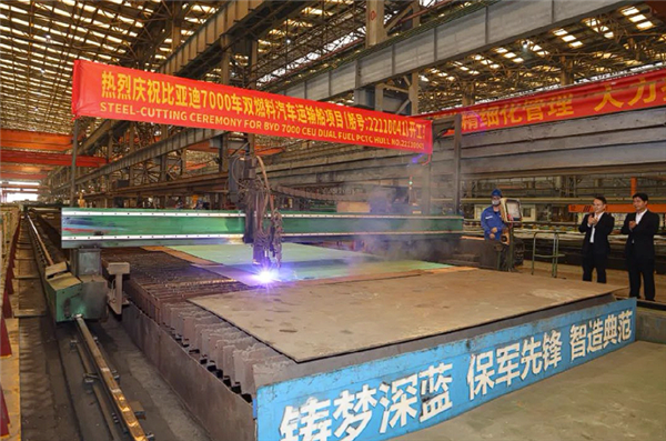 斥资50亿造8艘！比亚迪汽车滚装运输船1号船首航成功