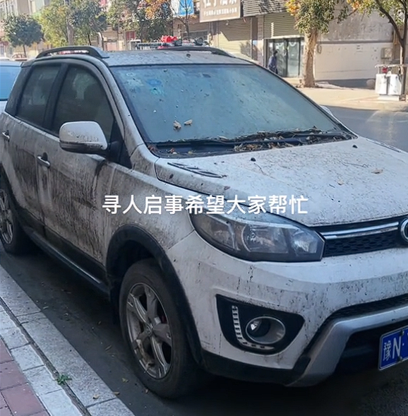 女子全网寻找一僵尸车主人：停了4年、白车变黑车