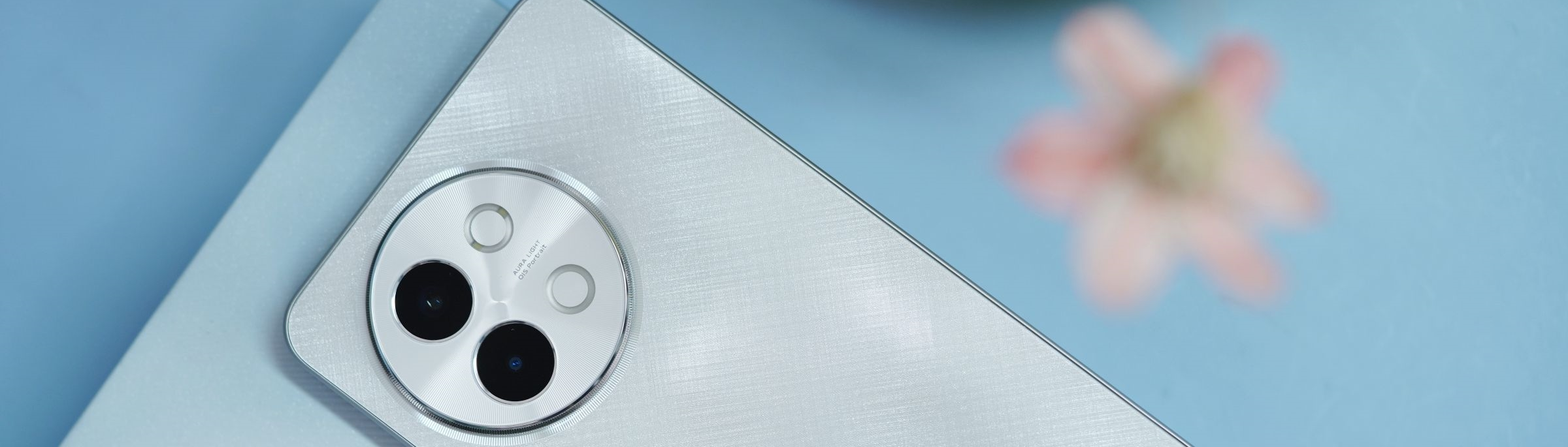柔光+环闪 远近都能拍!vivo S18e评测:2千档最懂人像的手机