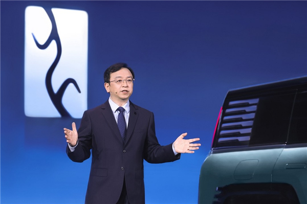 比亚迪2023年狂卖302万辆：2024年必然继续遥遥领先！