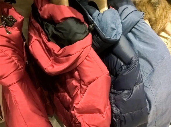 羽绒服里穿薄点才暖和！一个超简单的穿搭技巧