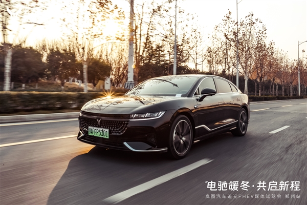 同级唯一百万级魔毯悬架、最长262km纯电续航！岚图追光PHEV试驾