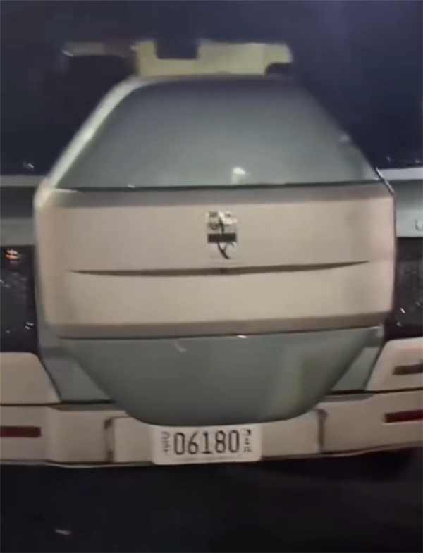 国产百万越野车！仰望U8现身美国洛杉矶：挂着加州牌照