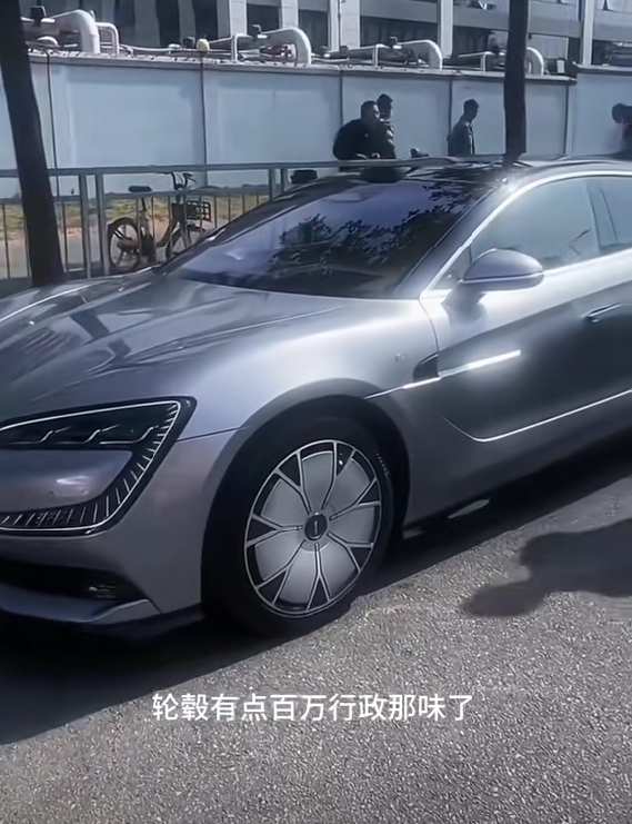 比亚迪首款百万级轿车仰望U7实车曝光  博主：霸气不亚于BBA旗舰