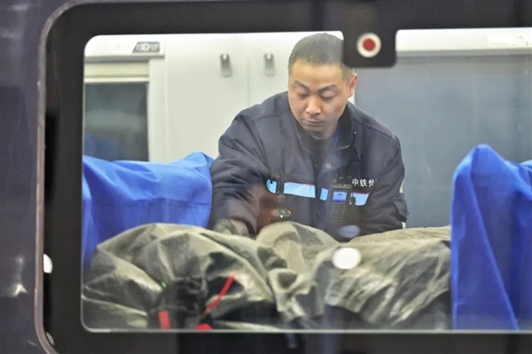 这趟高铁没有一名旅客！全程1028公里 一站直达