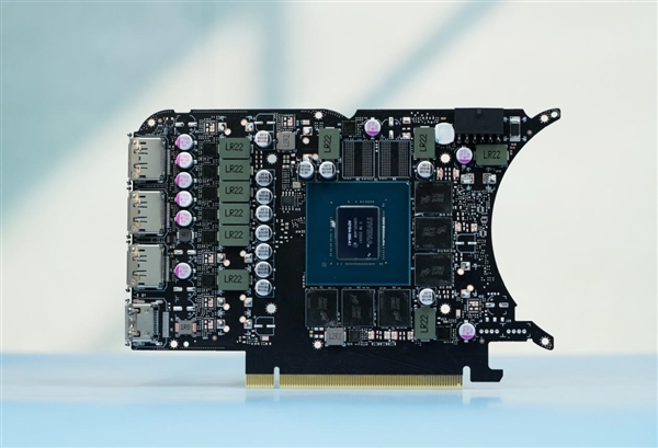 彻底“黑化”！NVIDIA公版RTX 4070 SUPER图赏