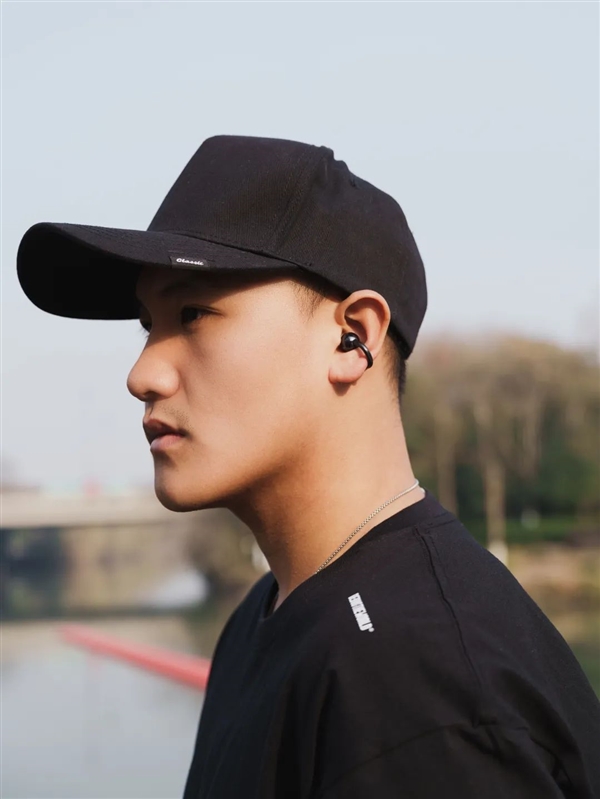 体验了华为这款夹耳朵上的耳机：我觉得它卖1299也合理