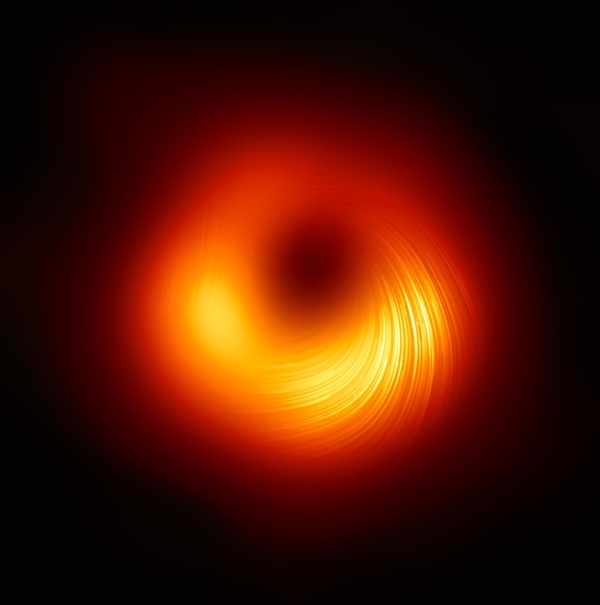 M87黑洞最新照片震撼公布！一年旋转30度、完美符合预测