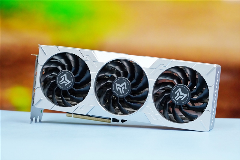 影驰RTX 4070 Ti SUPER金属大师显卡评测：16GB大显存 4K游戏很流畅
