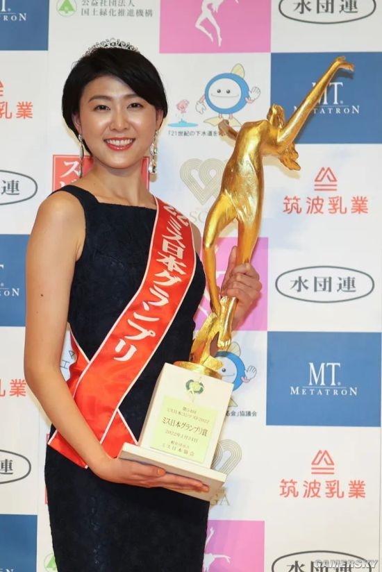 乌克兰裔女子夺得日本小姐冠军 网友看懵：越来越差了 还不如去年