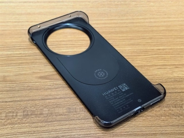 华为手机散热秘密武器！Mate 60微泵液冷手机壳上手