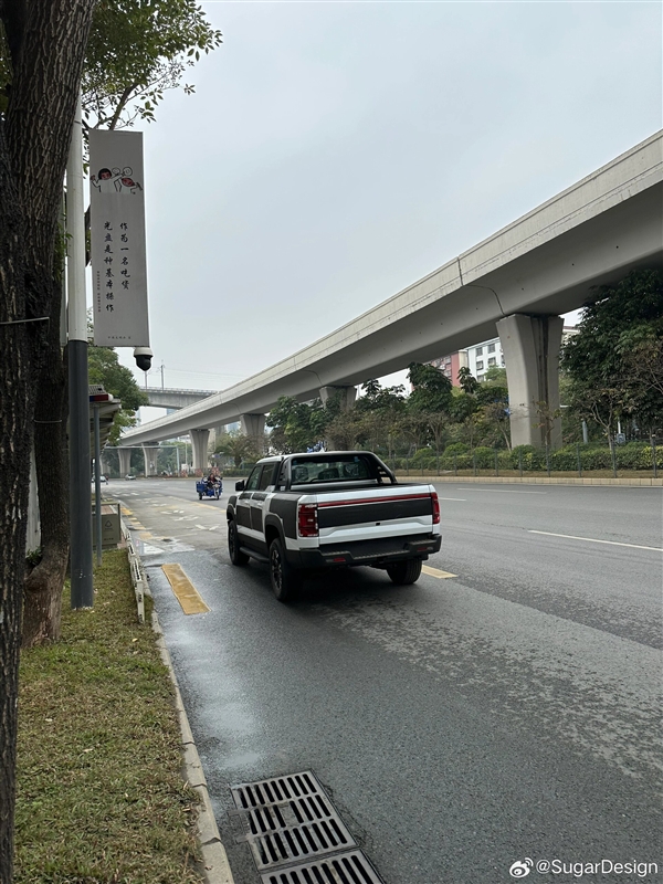 师承方程豹豹5 比亚迪皮卡内饰谍照曝光：超级硬核