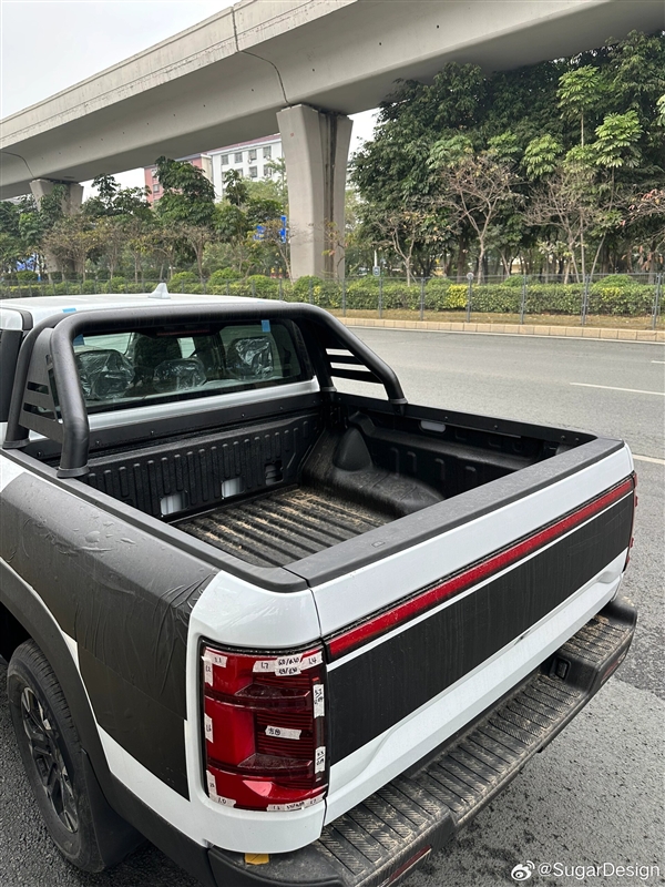 师承方程豹豹5 比亚迪皮卡内饰谍照曝光：超级硬核
