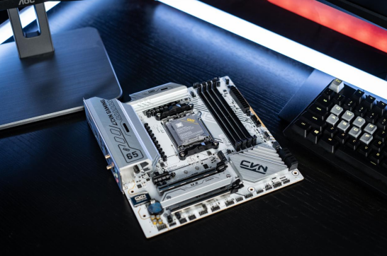899元 七彩虹纯白色B650M主板上市：支持锐龙8000G系列APU