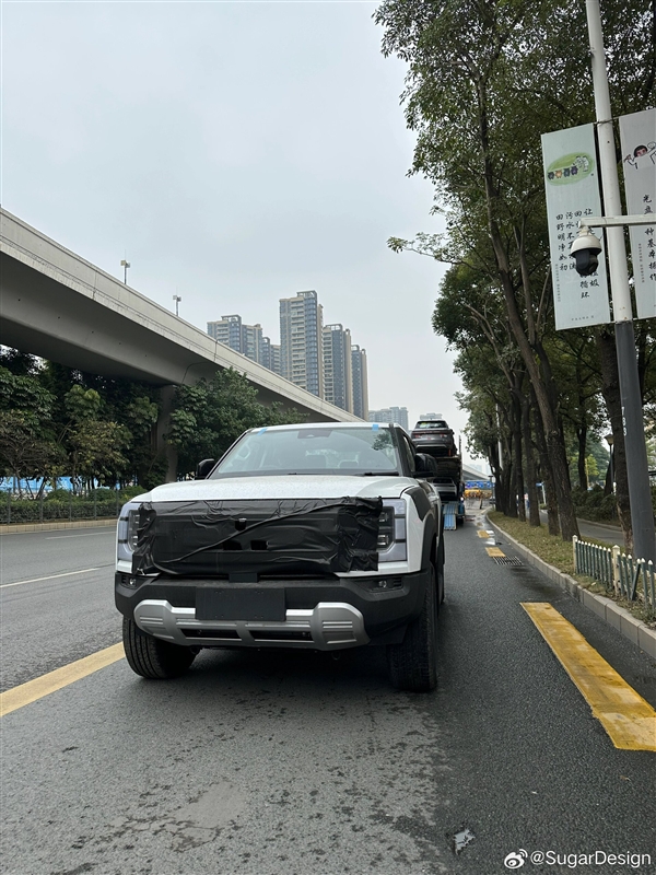 师承方程豹豹5 比亚迪皮卡内饰谍照曝光：超级硬核