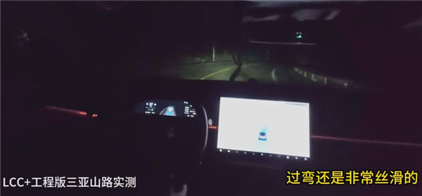 极氪007 LCC+风雨夜挑战高难度蛇形弯：全程无接管 稳如老司机