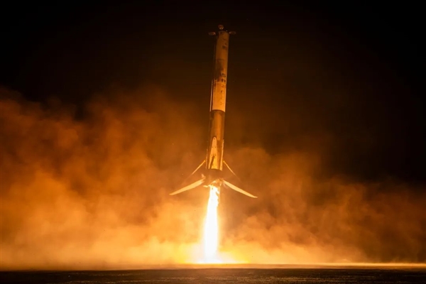 SpaceX一手猎鹰火箭发射龙飞船：13次送53人进入太空