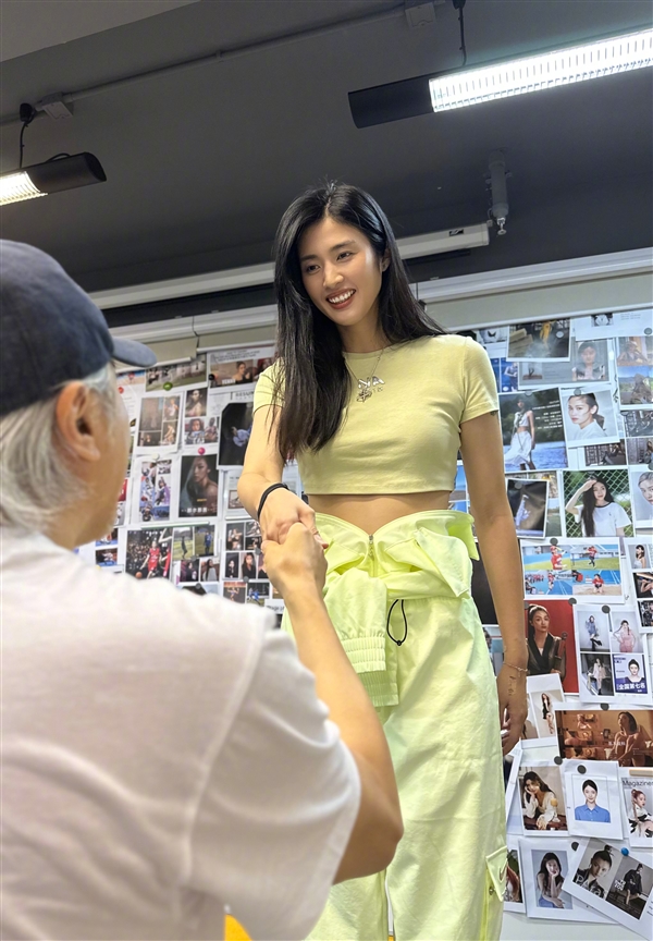 周星驰赞女足国脚赵丽娜、李佳悦是巾帼英雄：邀请加盟《少林女足》
