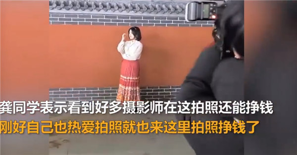 大三男生黄鹤楼摆摊拍照月赚8000元：已经济独立 用爱好养活自己