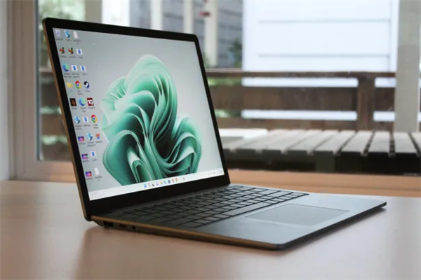 Windows迈入AI时代！微软第一款AI PC来了