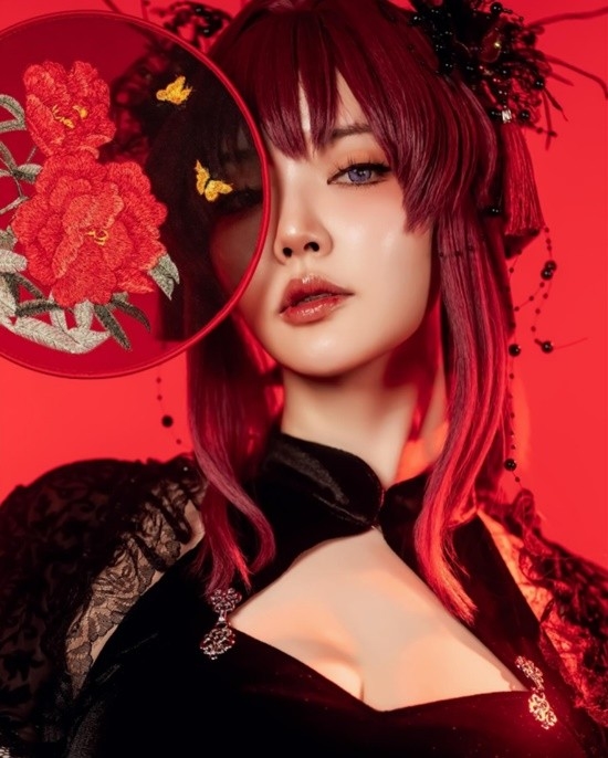大马正妹COS《星铁》卡芙卡：成熟御姐好身材