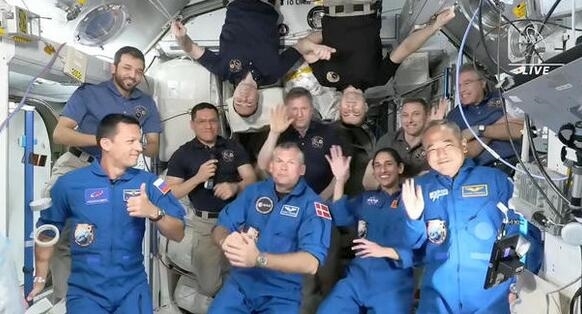SpaceX龙飞船将搭4名宇航员重返地球：预计降落在佛罗里达州附近海域