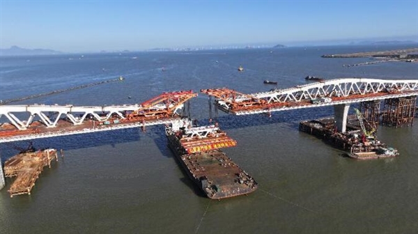 澳门最大跨海大桥顺利合龙：连接澳门本岛、氹仔和港珠澳大桥